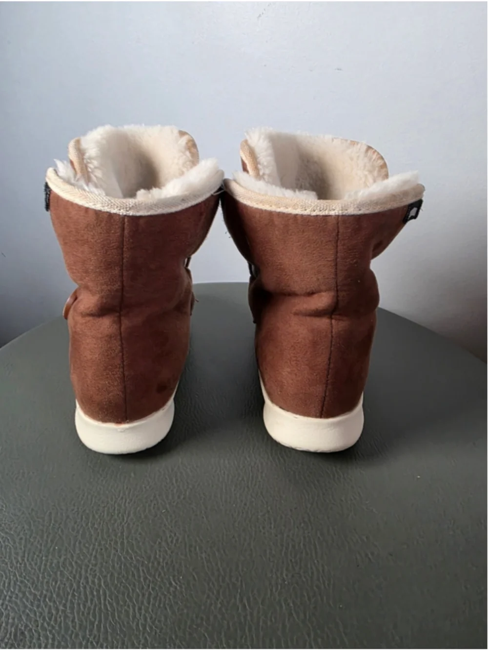 Native Shoes Kids Winter Boots Brown Faux Fur Lined Cozy Slip On Boots Size 8